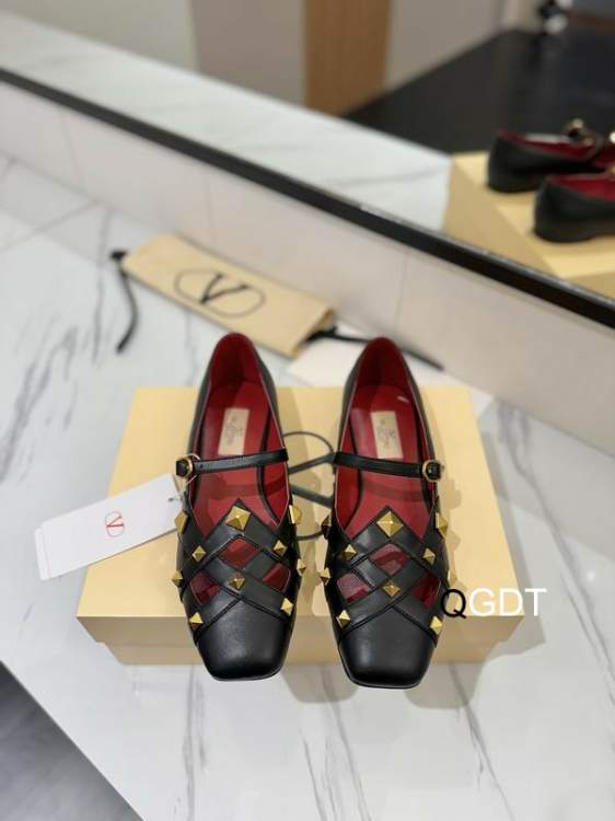 Picture of Valentino Shoes _SKUValentinosz35-40GDT030119966